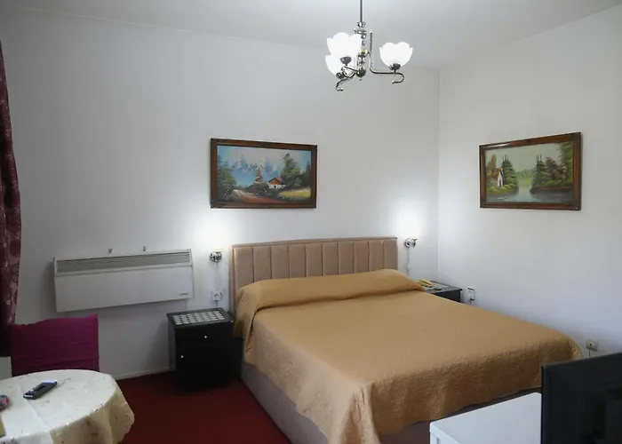 Haxhiu 2* Τίρανα